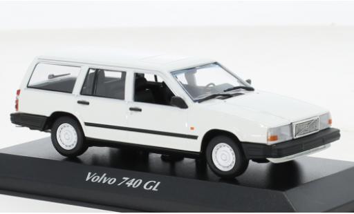 Diecast model cars Volvo 740 Base Estate white 1986 1/43 Maxichamps
