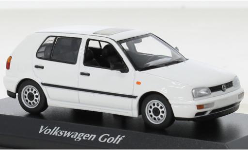 Diecast model cars Volkswagen Golf Base white 1997 1/43 Maxichamps