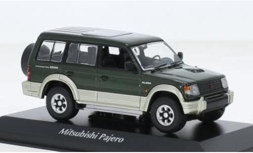 Diecast model cars Mitsubishi Pajero LWB metallise green 1991 1/43 Maxichamps