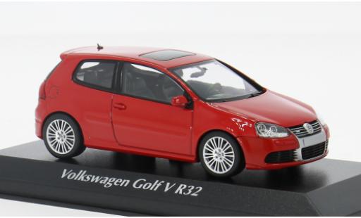 Diecast model cars Volkswagen Golf R32 V red 2005 1/43 Maxichamps