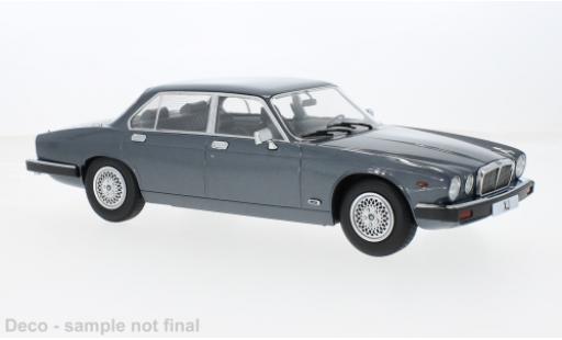 Diecast model cars Jaguar XJ Series III metallise grey 1979 1/18 MCG