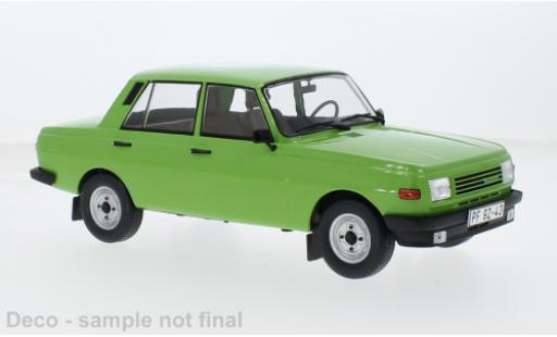 Diecast model cars Wartburg 353 Base green 1985 1/18 MCG