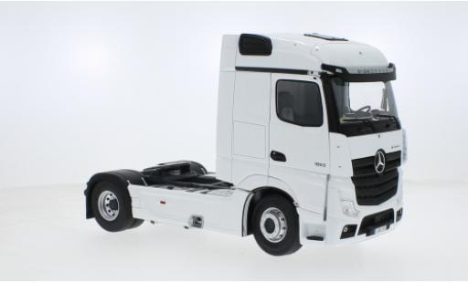 Diecast model cars Mercedes Actros Base L white 1/24 Solido