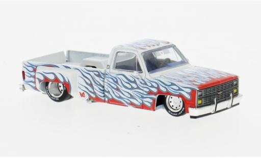 Diecast model cars Chevrolet Silverado pickup Dually on Fire V2 white/Dekor 1980 1/64 Mini GT