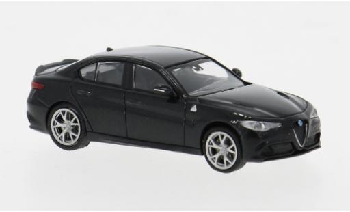 Diecast model cars Alfa Romeo Giulia quadrifoglio metallise black 2017 1/87 Minichamps