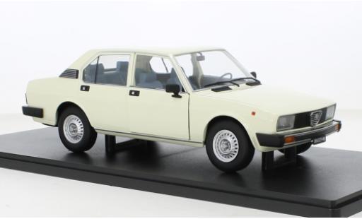 Diecast model cars Alfa Romeo Alfetta 2000 Berlina L beige 1978 1/18 Mitica