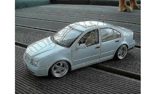 Volkswagen Bora Base 1/18 Norev white diecast model cars