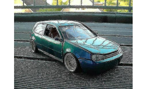 Volkswagen Golf GTI 1/18 Revell cameleon diecast model cars