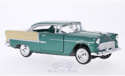 Diecast model cars Chevrolet Bel Air Coupe Hardtop metallic green/beige 1955 1/24 Motormax