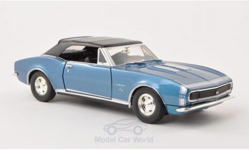 Diecast model cars Chevrolet Camaro SS Convertible metallic blue 1967 hood closed without Vitrine 1/24 Motormax