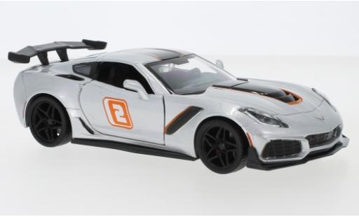 Diecast model cars Chevrolet Corvette ZR1 C7 grey/Dekor 2019 No.2 1/24 Motormax