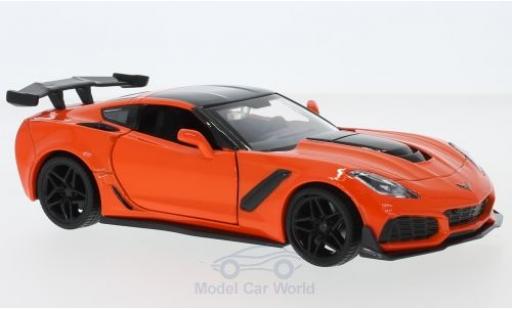 Diecast model cars Chevrolet Corvette ZR1 orange/black 2019 1/24 Motormax
