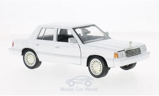 Diecast model cars Dodge Aries Berline K white 1982 1/24 Motormax