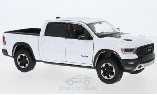 Diecast model cars Dodge RAM pickup 1500 Crew Cab Rebel white 2019 1/24 Motormax