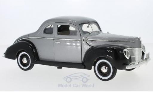 Diecast model cars Ford Deluxe Berline metallic grey/black 1940 1/18 Motormax