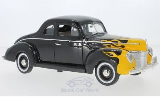 Diecast model cars Ford Deluxe Berline black/Dekor 1940 1/18 Motormax