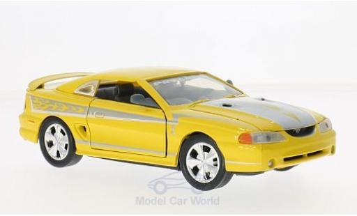 Diecast model cars Ford Mustang SVT Cobra yellow/grey 1998 1/24 Motormax