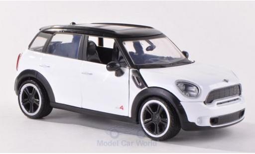 Diecast model cars Mini Cooper S Countryman white/black 1/24 Motormax