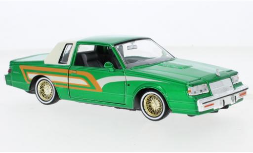 Diecast model cars Buick Regal coupe metallise green/Dekor 1987 1/24 Motormax