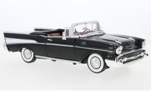 Diecast model cars Chevrolet Bel Air Convertible black/white James Bond 007 - Dr.No 1957 1/18 Motormax