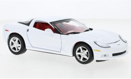 Diecast model cars Chevrolet Corvette Coupe (C6) white 2005 1/24 Motormax