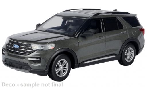 Diecast model cars Ford Explorer XLT grey 2022 1/24 Motormax