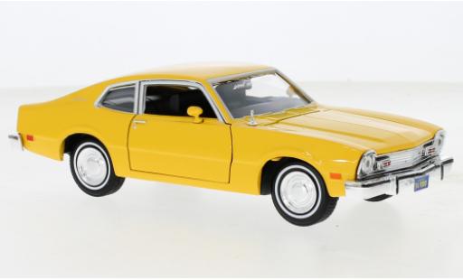 Diecast model cars Ford Maverick Berline yellow 1974 1/24 Motormax