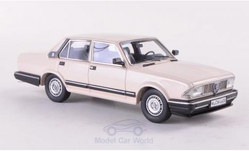 Diecast model cars Alfa Romeo Alfa 6 2.5i 2500i beige 1985 1/43 Neo