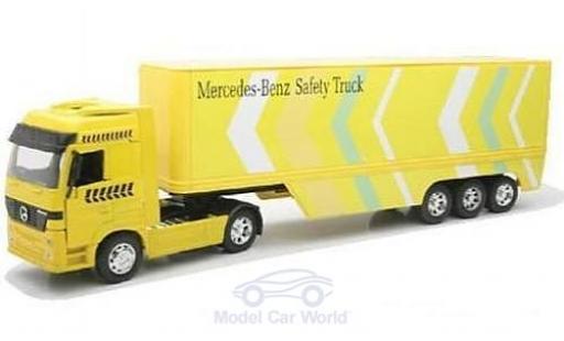 Diecast model cars Mercedes Actros Base 1857 yellow with vanauflieger 1/32 New Ray