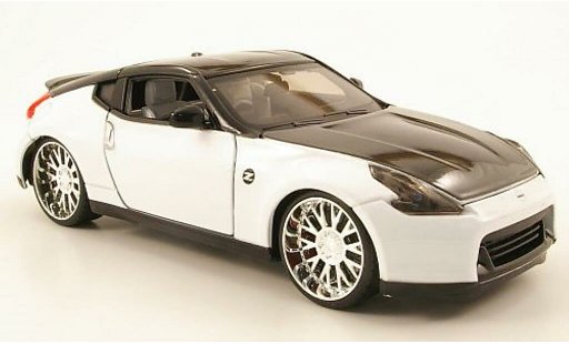 Nissan 370Z Base 1/24 Maisto white/black Tuningversion 2009 diecast model cars