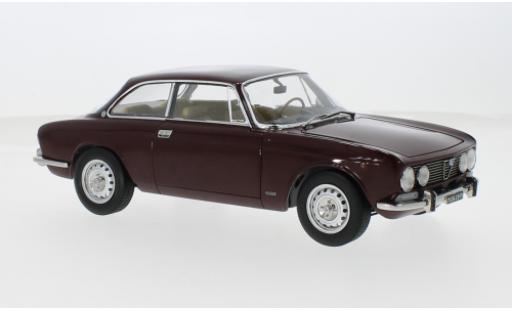 Diecast model cars Alfa Romeo 2000 gtv red 1973 1/18 Norev