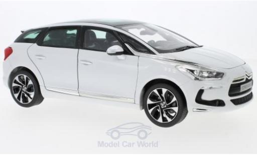 Diecast model cars DS Automobiles DS5 Berline Citroen metallic white 2011 without Vitrine 1/18 Norev
