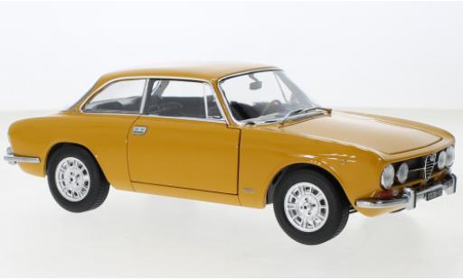 Diecast model cars Alfa Romeo 1750 gtv yellow 1970 1/18 Norev