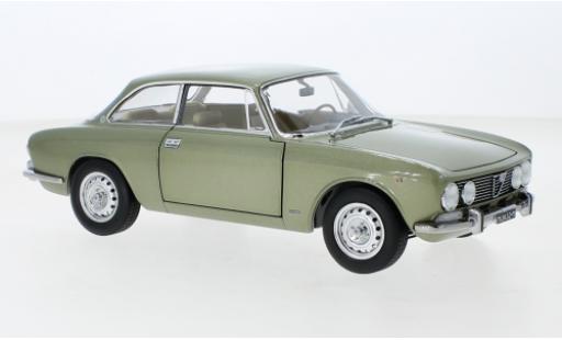 Diecast model cars Alfa Romeo 2000 gtv metallise green 1973 1/18 Norev