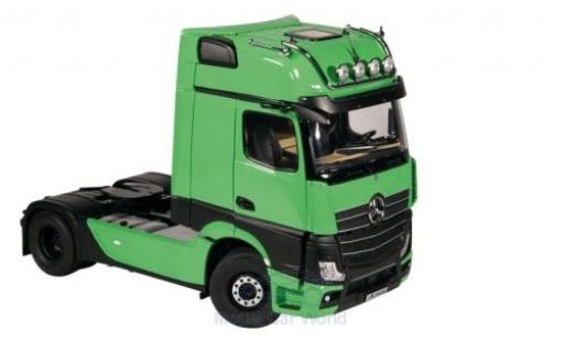 Diecast model cars Mercedes Actros Gigaspace 4X2 green/black 2018 1/18 NZG