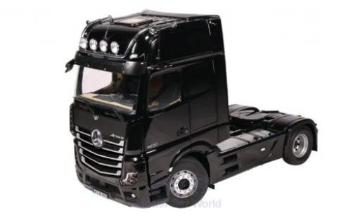 Diecast model cars Mercedes Actros Gigaspace 4X2 black 2018 1/18 NZG