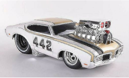 Oldsmobile 442 Base 1/24 Maisto white/gold 1970 diecast model cars