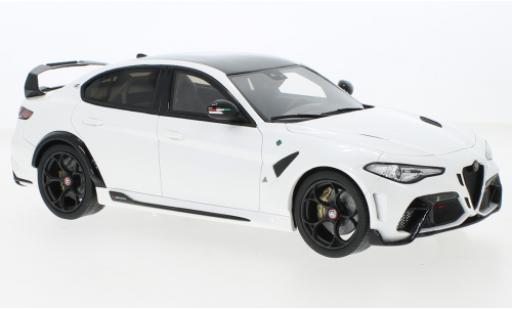 Diecast model cars Alfa Romeo Giulia gtam white 2020 1/18 Ottomobile