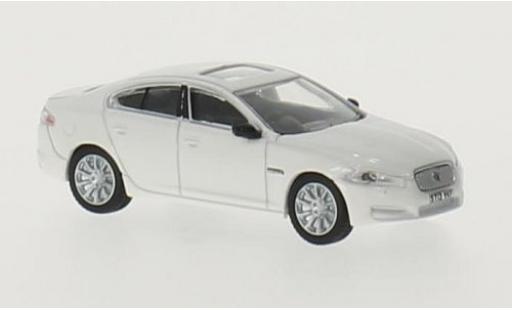 Diecast model cars Jaguar XF Base white RHD 1/76 Oxford