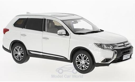 Diecast model cars Mitsubishi Outlander Base white 2016 1/18 Paudi