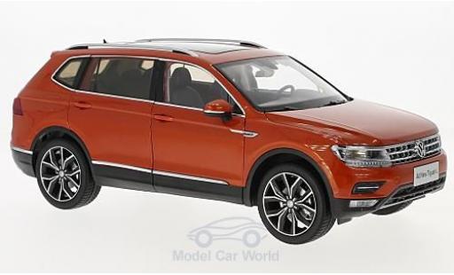 Diecast model cars Volkswagen Tiguan Base L metallic orange 2017 1/18 Paudi