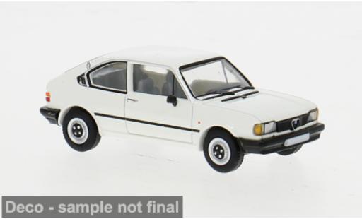 Diecast model cars Alfa Romeo Alfasud berlina white 1980 1/87 PCX87