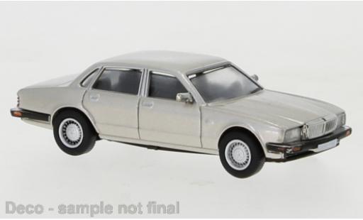 Diecast model cars Jaguar XJ XJ40 40 metallic beige 1986 1/87 PCX87