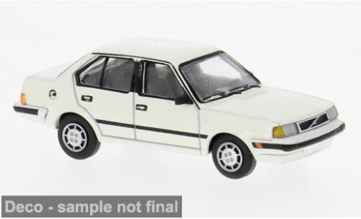 Diecast model cars Volvo 360 Base white 1985 1/87 PCX87