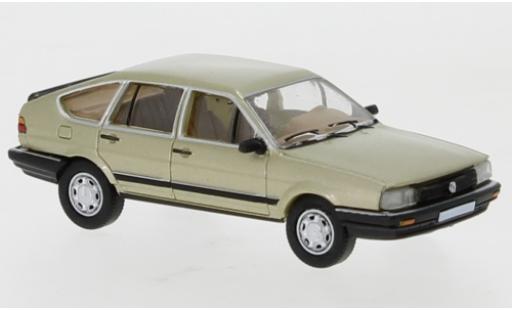 Diecast model cars Volkswagen Passat B2 metallic beige 1985 1/87 PCX87