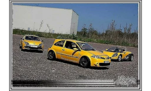 Renault Megane Sport 1/18 Burago rs yellow siryus diecast model cars