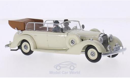 Diecast model cars Mercedes 770 Base K beige 1938 with 2 Figuren 1/43 Rio