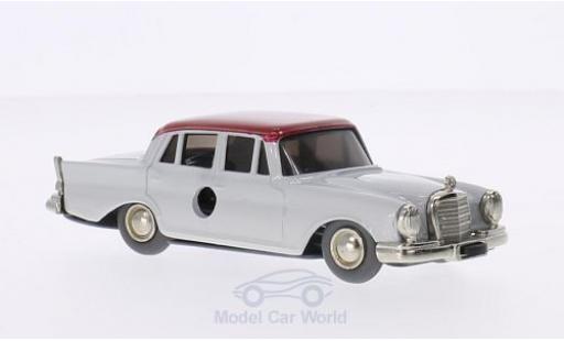Diecast model cars Mercedes 220 Base SE grey/red Micro Raceer 1/0 Schuco