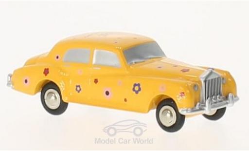 Diecast model cars Rolls Royce Silver Cloud Base yellow/Dekor Happy Birthday 2017 1/90 Schuco