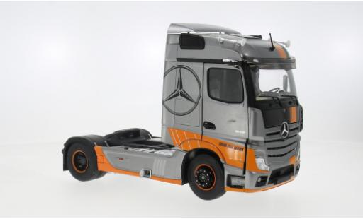 Diecast model cars Mercedes Actros Base Grand Prix Edition silver 2019 1/24 Solido